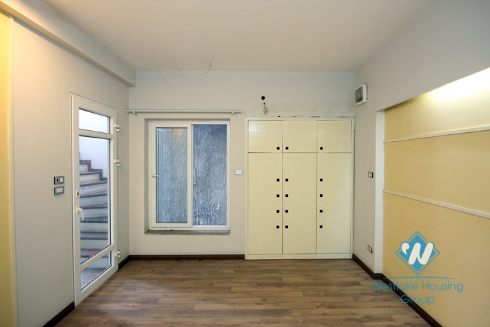 Unfurnished 05 bedrooms-Good house for rent in Trich Sai st, Tay Ho district 